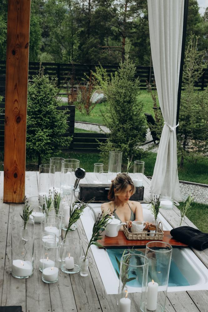 Дом с камином и ванной, встроенной в террасу